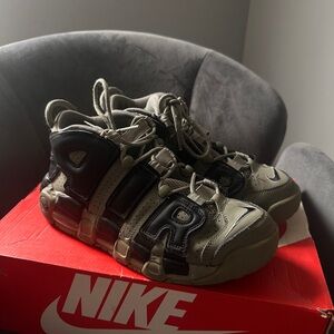 Air More Uptempo GS 'Dark Stucco' size 6Y/7.5 W